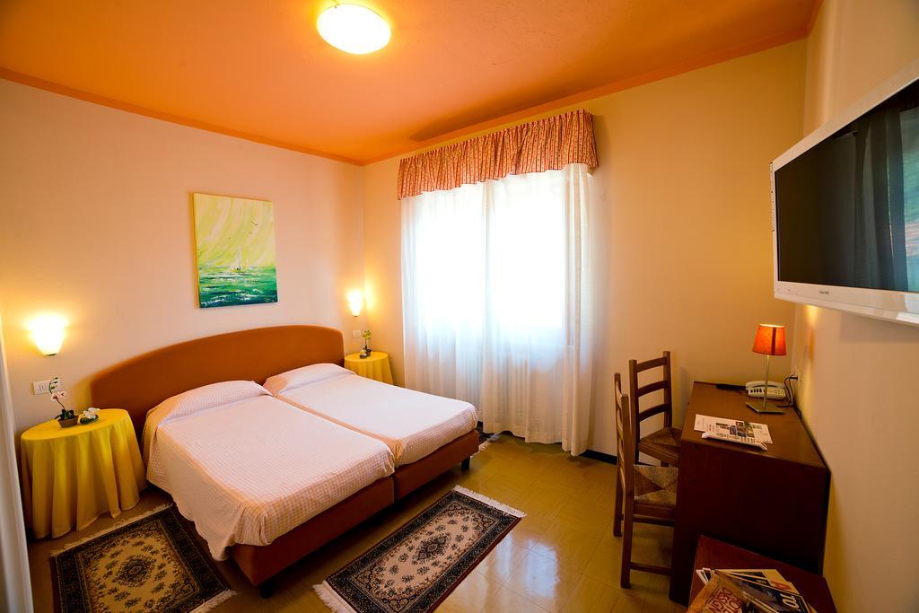 Hotel Europa Πορλέτσα Δωμάτιο φωτογραφία